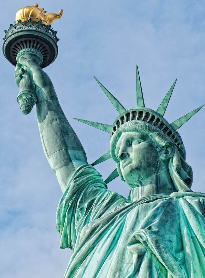 Newsweek - America’s 250 Best Moments: The USA's 250th Birthday, Special Collector's Issue, A Semiquincentennial Celebration Of Historical Triumphs, Innovation, Pop Culture, National Pride & More!