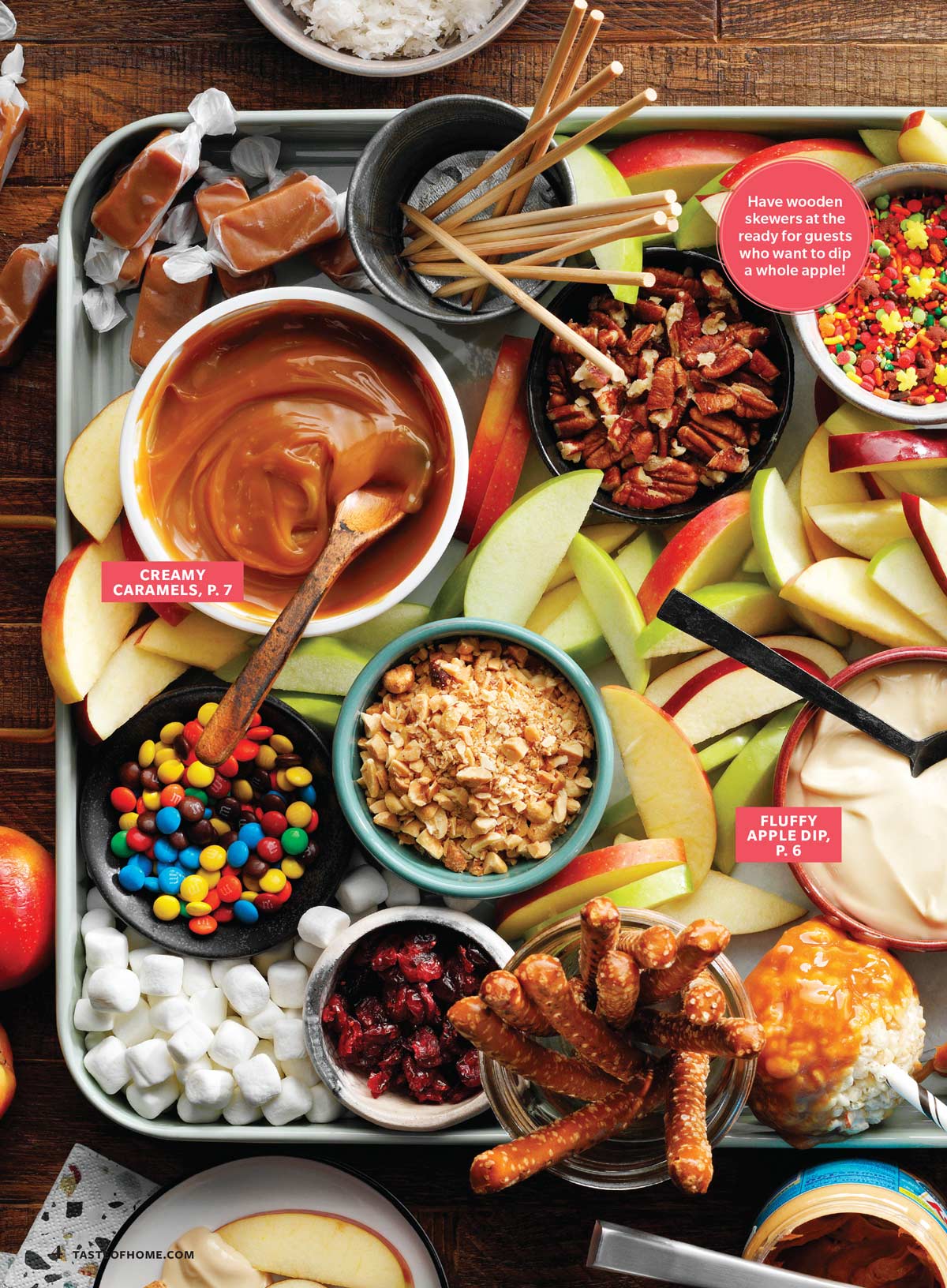 Taste Of Home - Fall Recipes: 105 Quick & Easy Comfort Foods, Game-Day Snacks, Make-Ahead Casseroles, Slow Cooked Staples, Caramel Apples, Oven-Fresh Breads, Cozy Soups, Sandwiches, Mains & More!