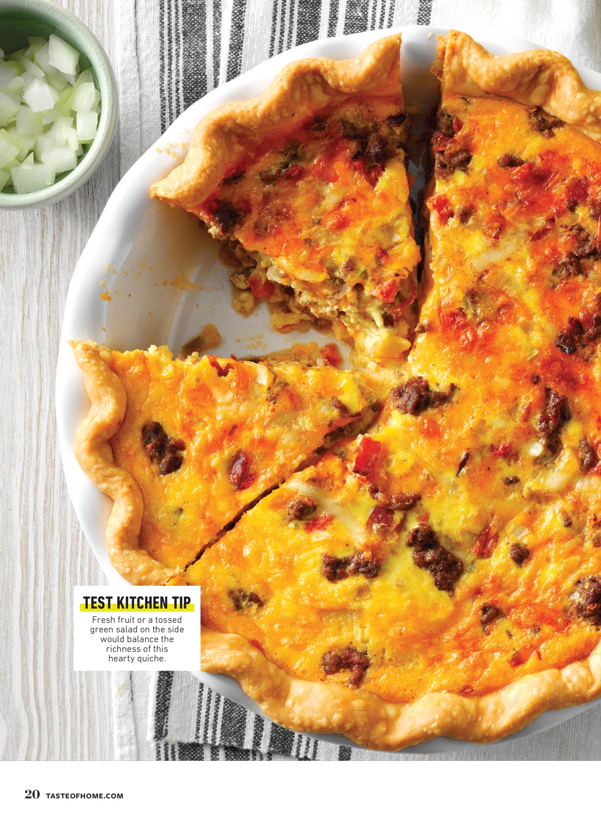 Taste of Home - Ground Beef: 102 Top Rated Family Recipes, All New Weeknight Dinner Twists, Easy Skillet Meals, Slow Cooked Suppers, Comfort Classics For The Whole Family & More!