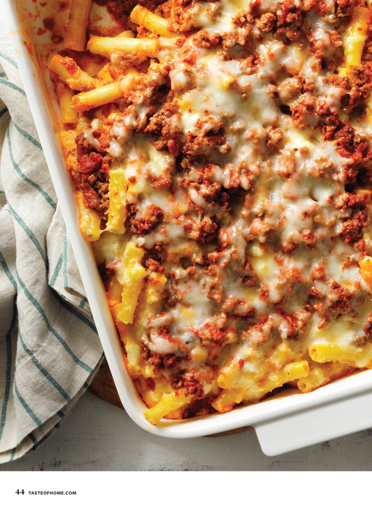 Taste of Home - Ground Beef: 102 Top Rated Family Recipes, All New Weeknight Dinner Twists, Easy Skillet Meals, Slow Cooked Suppers, Comfort Classics For The Whole Family & More!