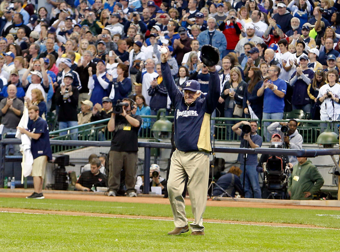 Bob Uecker: The Life and Career of the Milwaukee Brewers’ Legendary Broadcaster Book