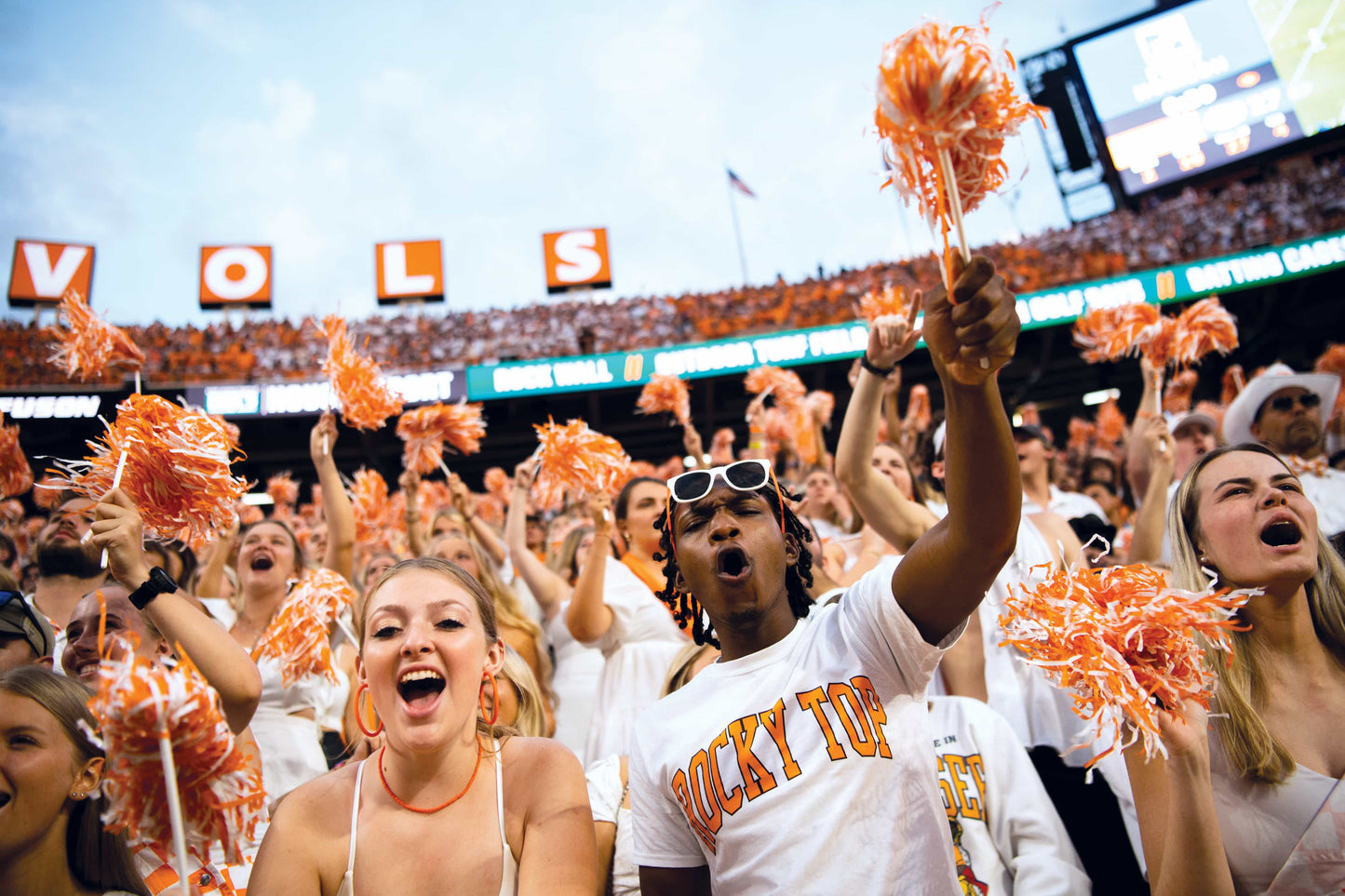 REVIVOLS! How Tennessee’s Epic 2022 Delivered a Return to the Football Elite Book