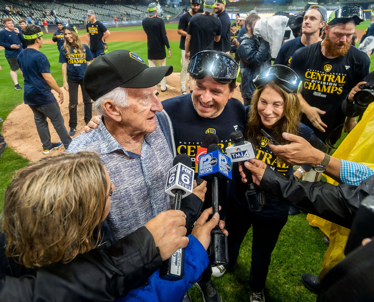 Bob Uecker: The Life and Career of the Milwaukee Brewers’ Legendary Broadcaster Book