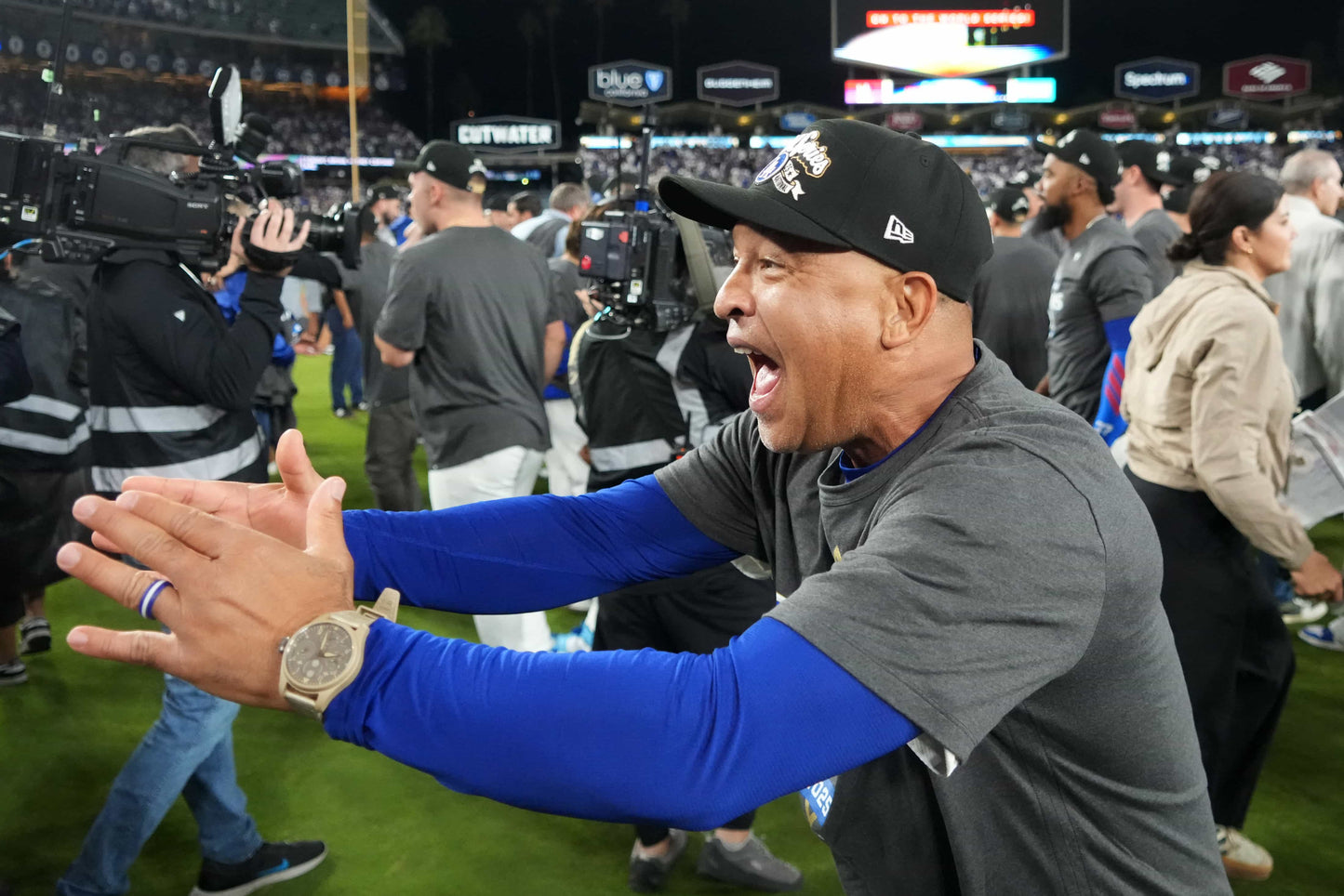 Dynasty in Blue: The Dodgers' Back-to-Back Championship Reign Book