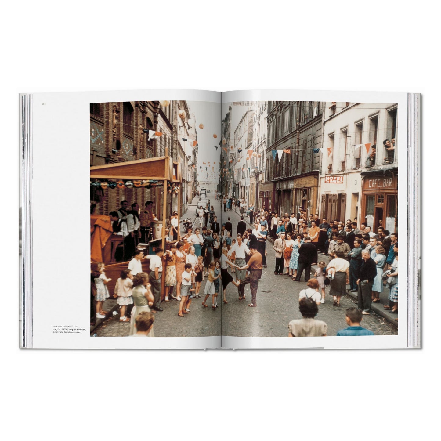 Robert Doisneau. Paris (German, French, English) Book
