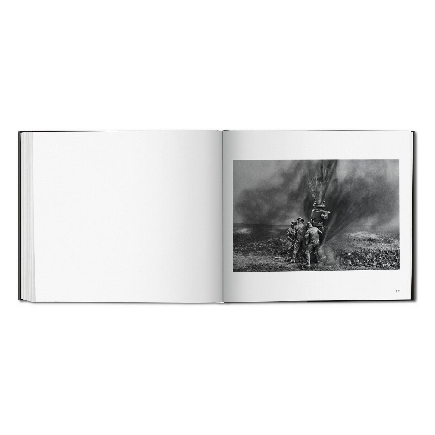 Sebastião Salgado. Kuwait. A Desert on Fire (German, French, English) Book