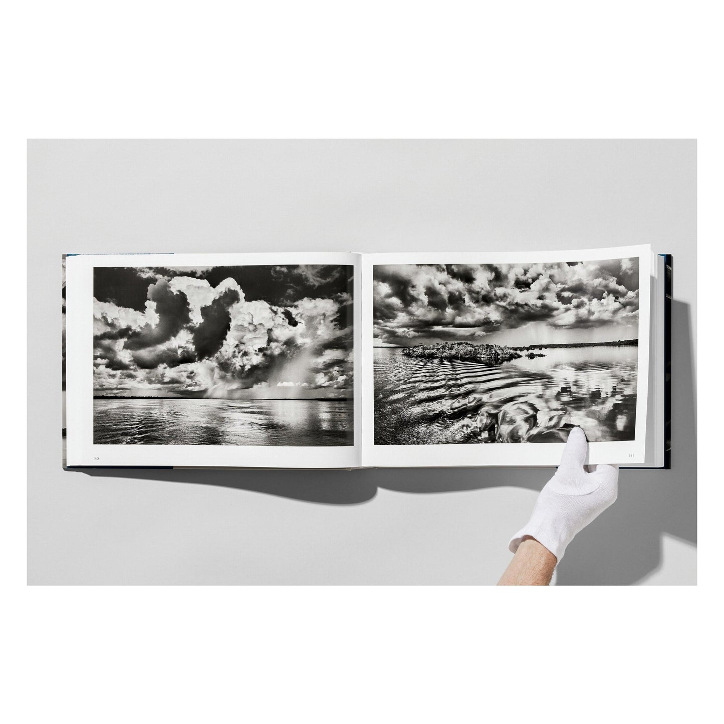Sebastião Salgado. Amazônia (English) Book
