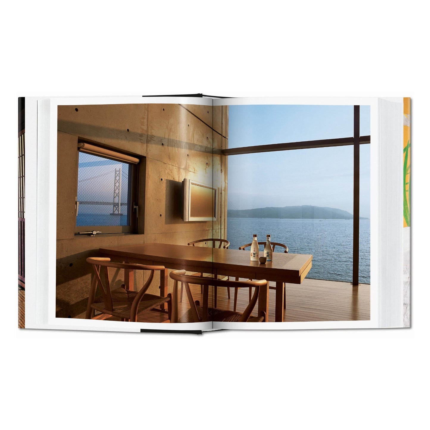 Living in Japan. 45th Ed. (German, French, English) Book