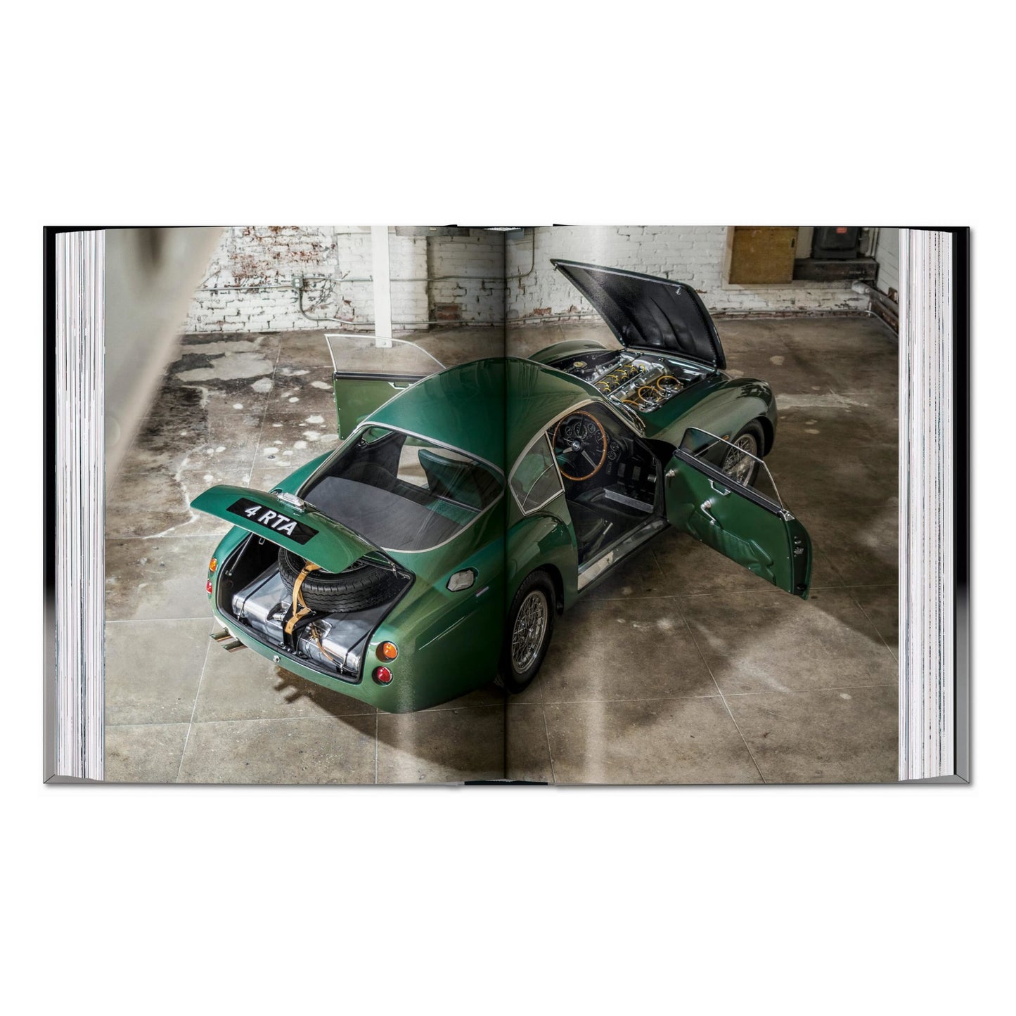Sports Cars. 45th Ed. (English) Book