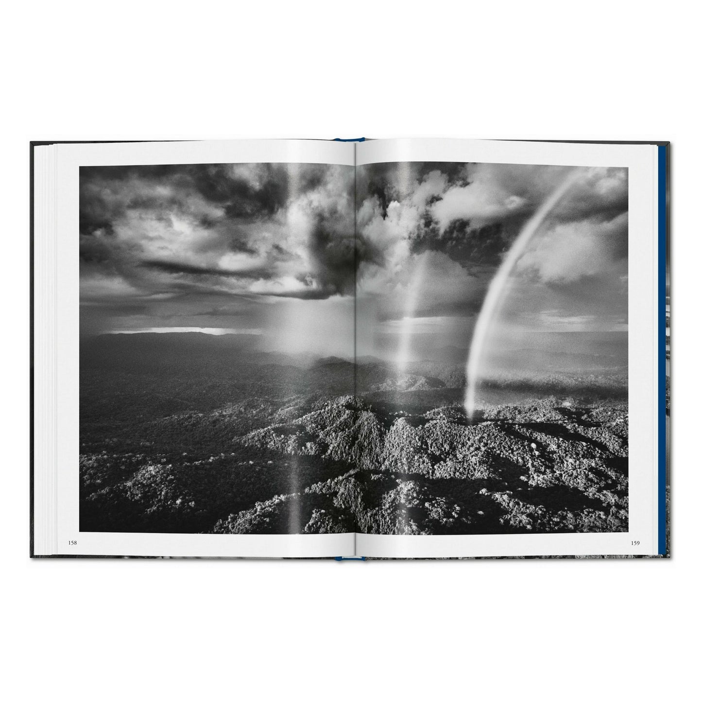 Sebastião Salgado. Amazônia (English) Book