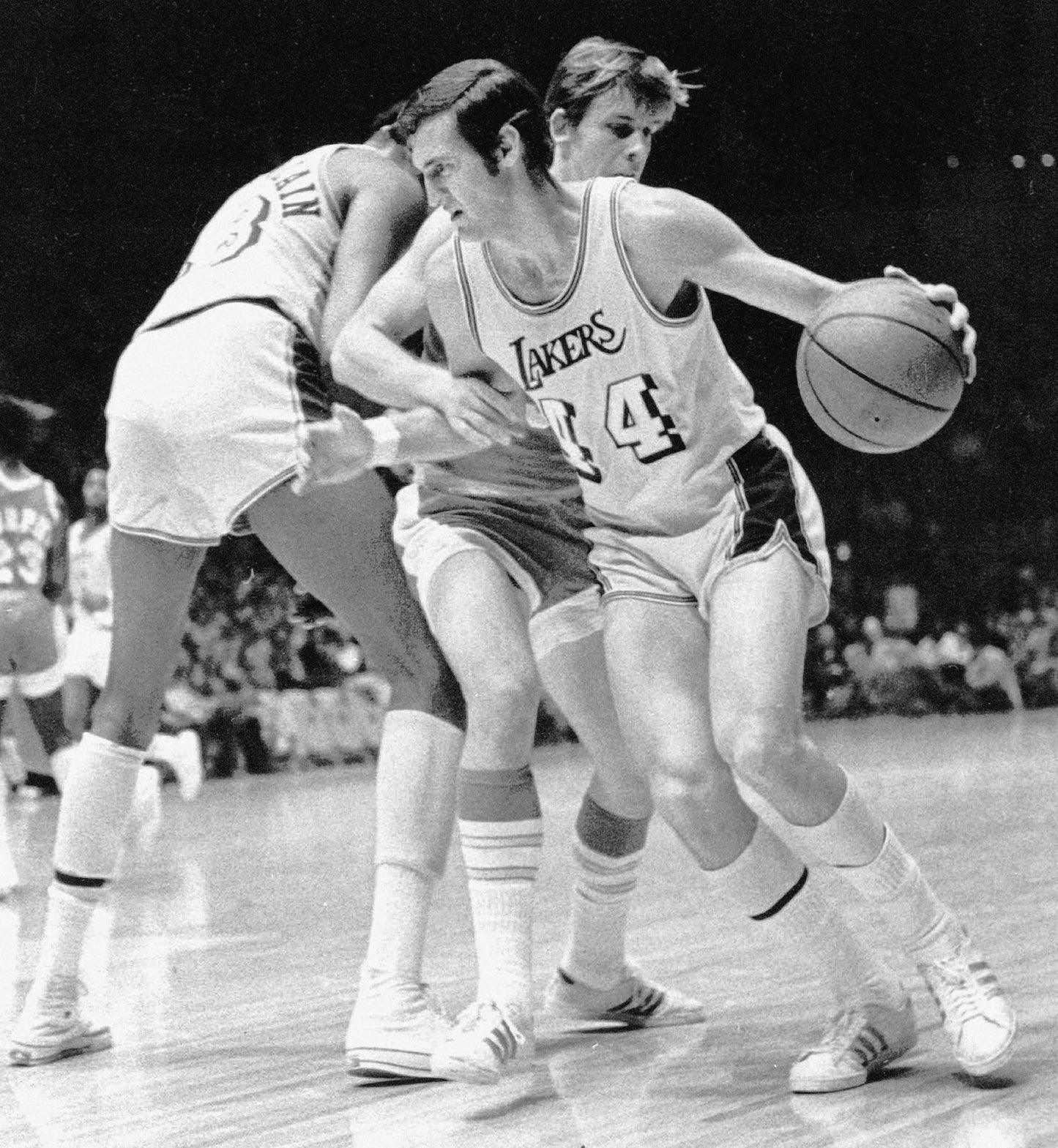Legend of the Lakers: A Look Back at the Lakers’ 17 Championships Spanning 75 Years Book