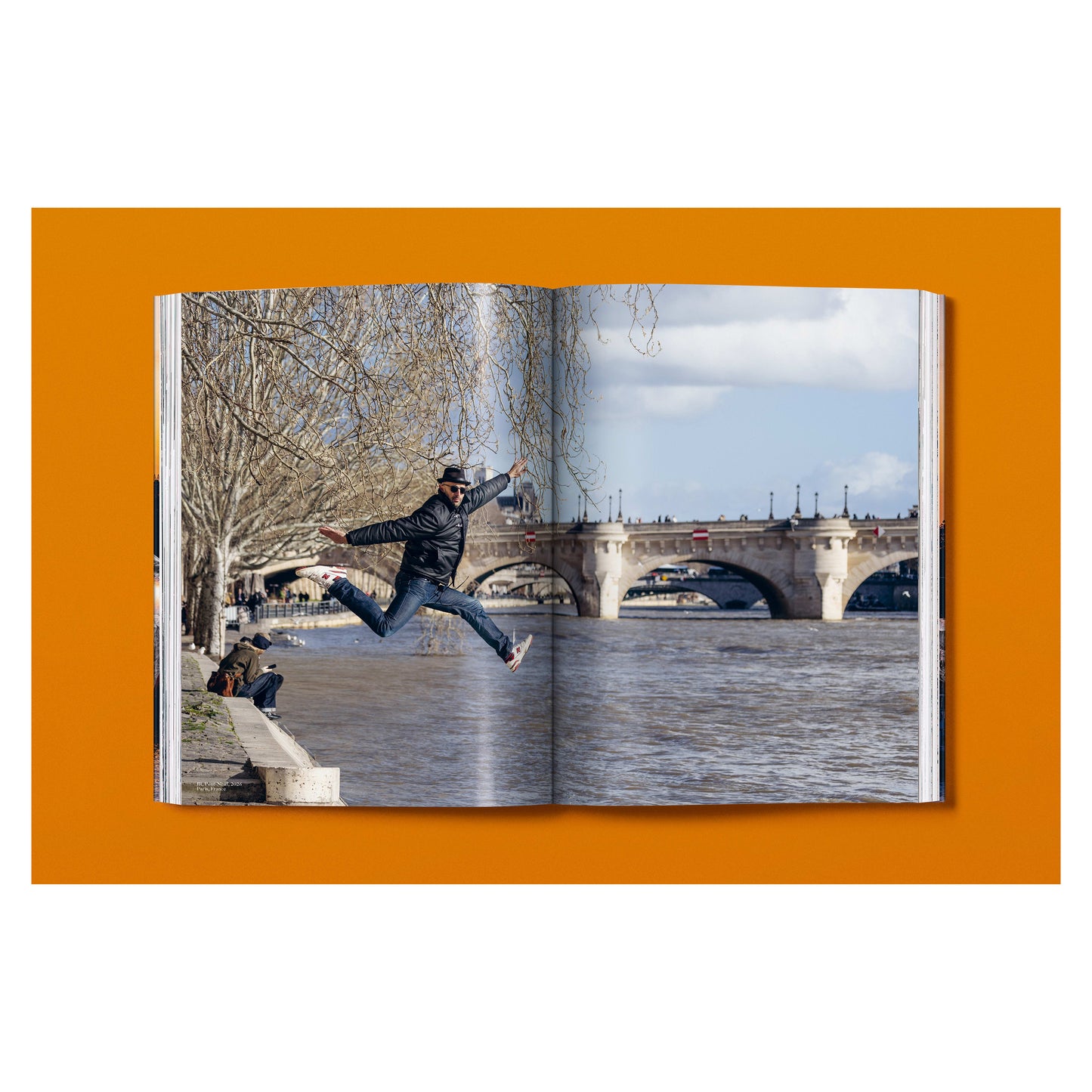 JR. La Caverne du Pont Neuf (French, English) Book