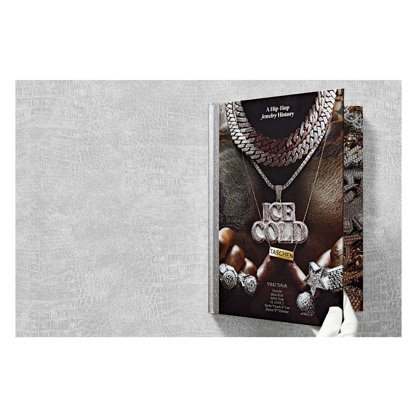 Ice Cold. A Hip-Hop Jewelry History (German, French, English) Book