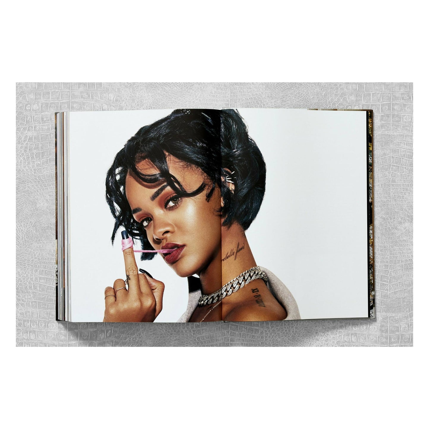 Ice Cold. A Hip-Hop Jewelry History (German, French, English) Book