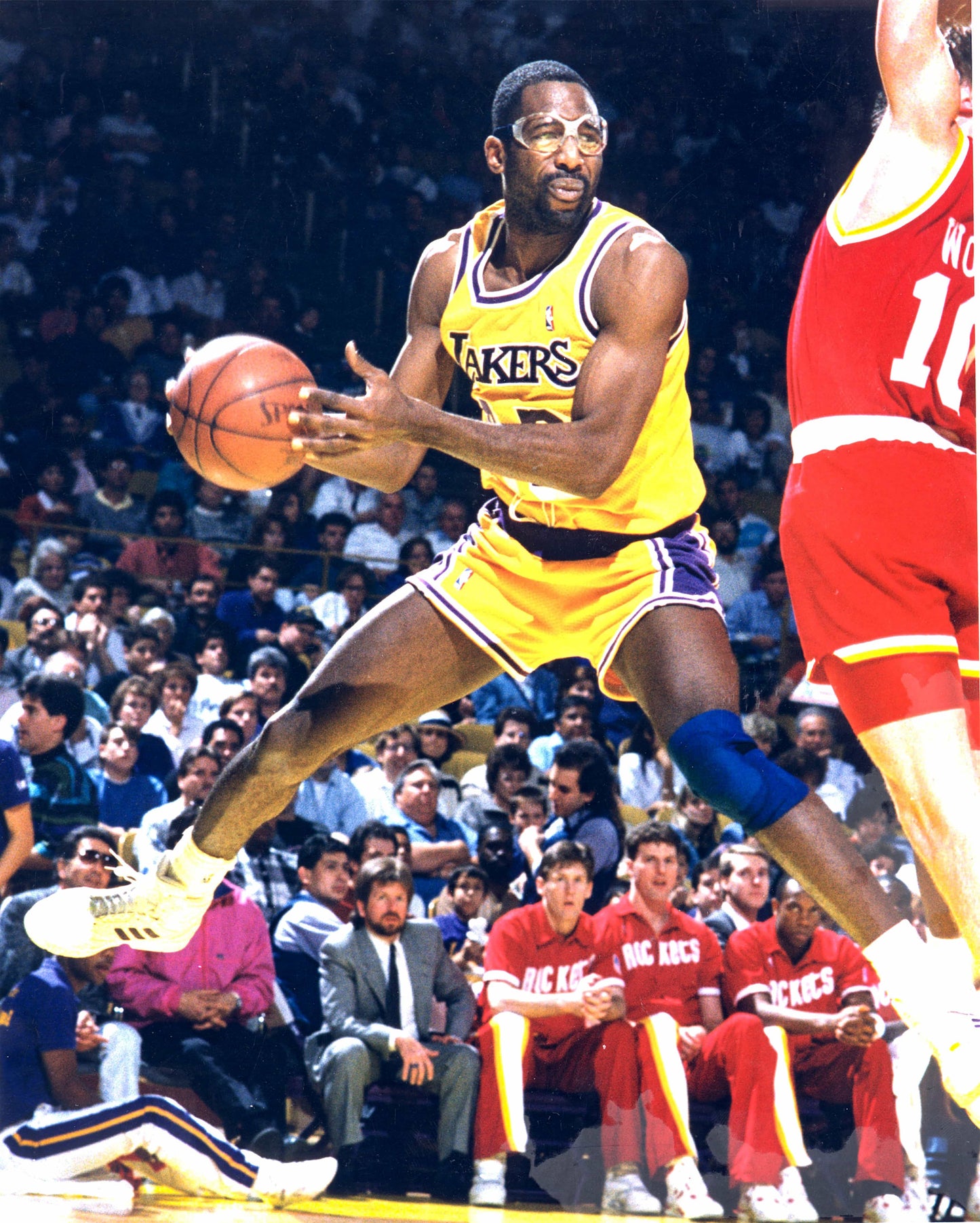Legend of the Lakers: A Look Back at the Lakers’ 17 Championships Spanning 75 Years Book